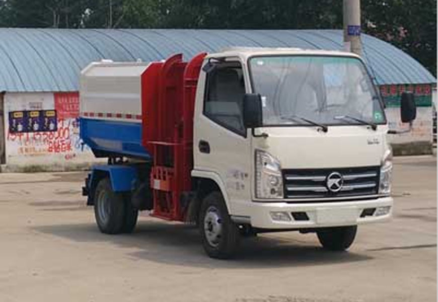 國(guó)五凱馬5方自裝卸式垃圾車(chē)