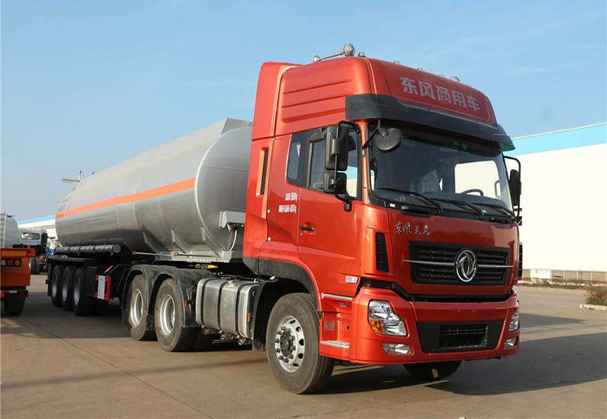 CLW9402GYYLV型鋁合金運(yùn)油半掛車(chē)
