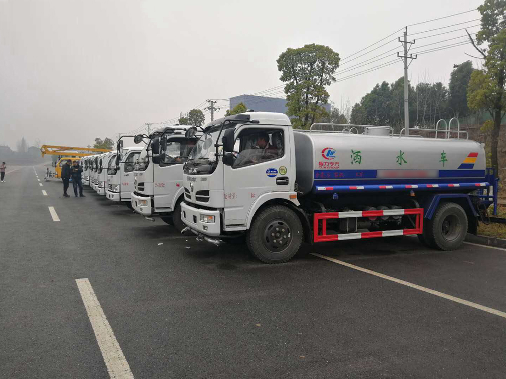 江西上饒高總訂購程力10臺灑水車，1臺高空，1臺路面